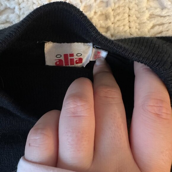 100% Acrylic Long Sleeve Lightweight Sweater - Picture 5 of 6